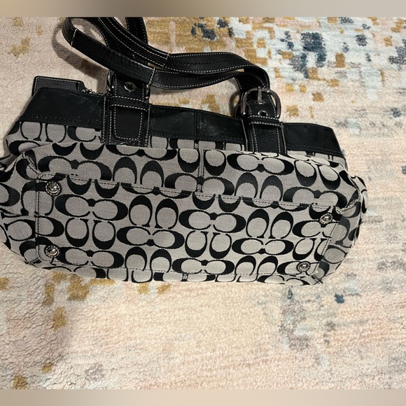 Classic Coach Purse - Picture 3 of 8